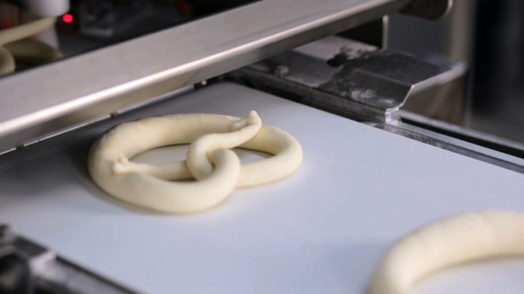 Frey Brezel-Schling-Maschine