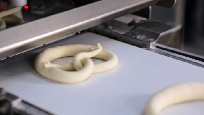 Frey Brezel-Schling-Maschine